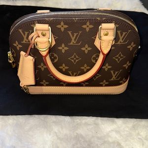 Louis Vuitton Alma BB Monogram! 💯 Authentic! Excellent condition!